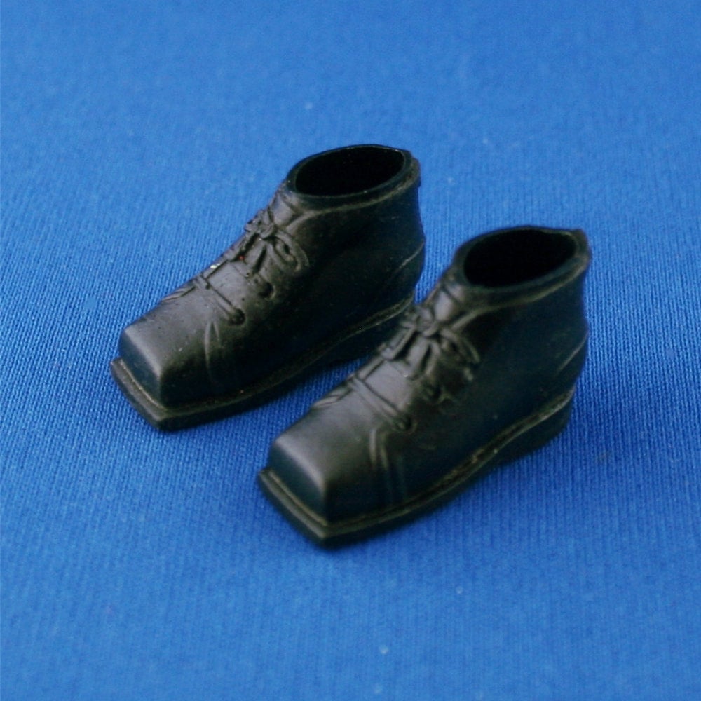 Mattel Barbie #948 Ski Queen Boots