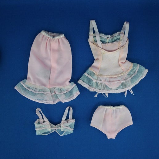 Mattel Barbie #1655 Under Fashions Complete Set