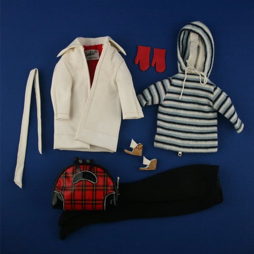 Mattel Barbie #975 Winter Holiday Complete Set