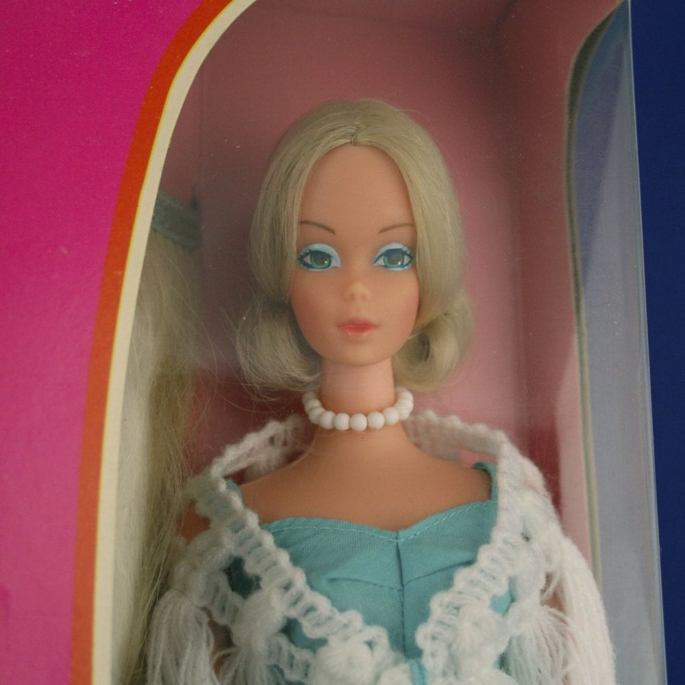 Mattel Barbie 1975 Deluxe Quick Curl Doll NRFB