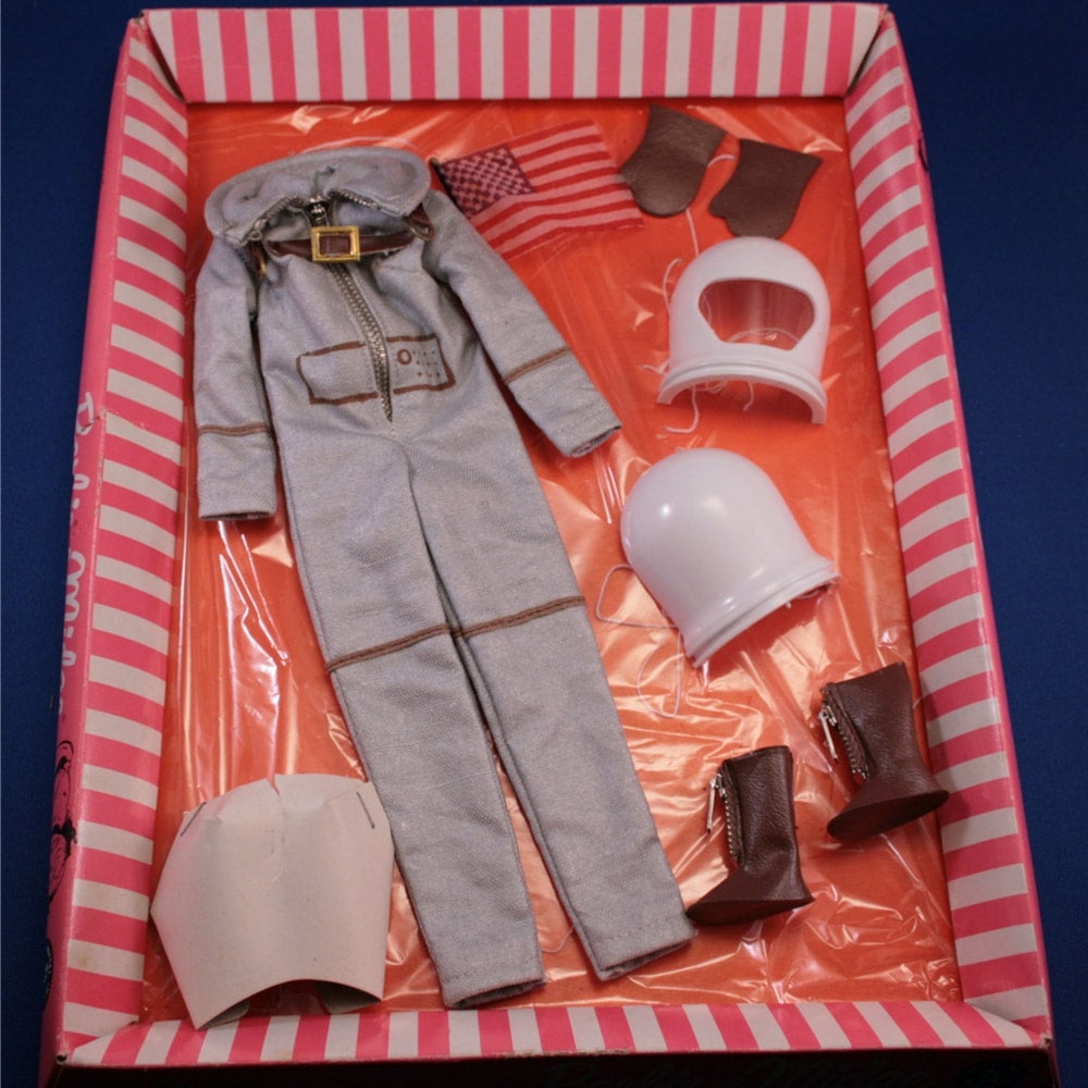 Mattel Barbie #1641 Miss Astronaut Complete Set