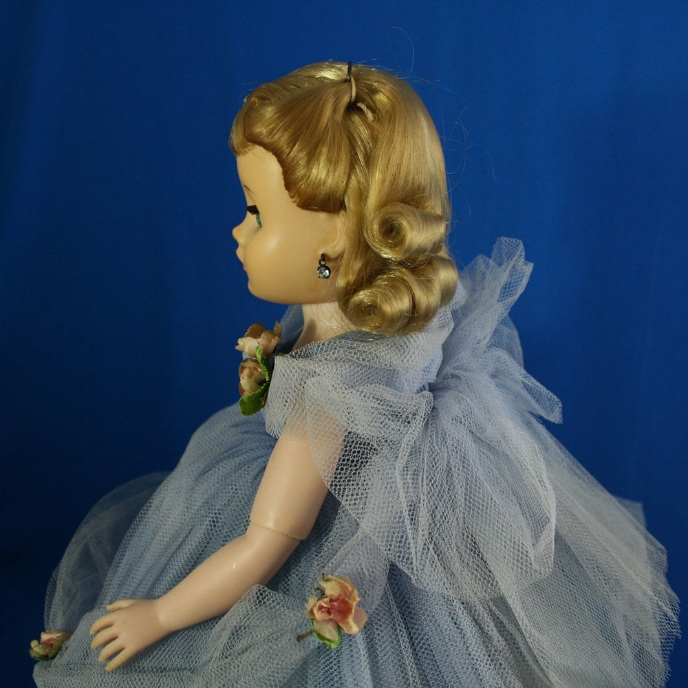 Madame Alexander Elise FAO Schwarz Exclusive doll Cornflower Blue Ballgown