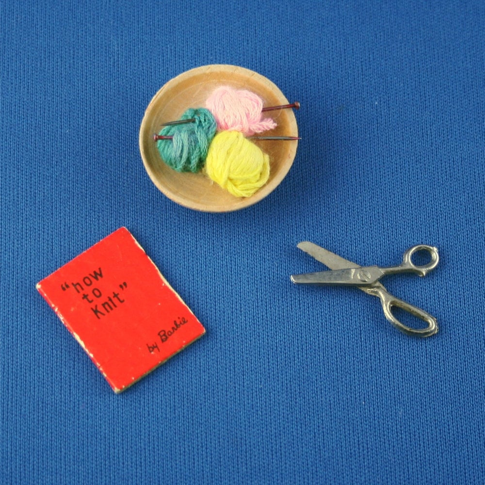 Mattel Barbie #976 Sweater Girl Complete Set