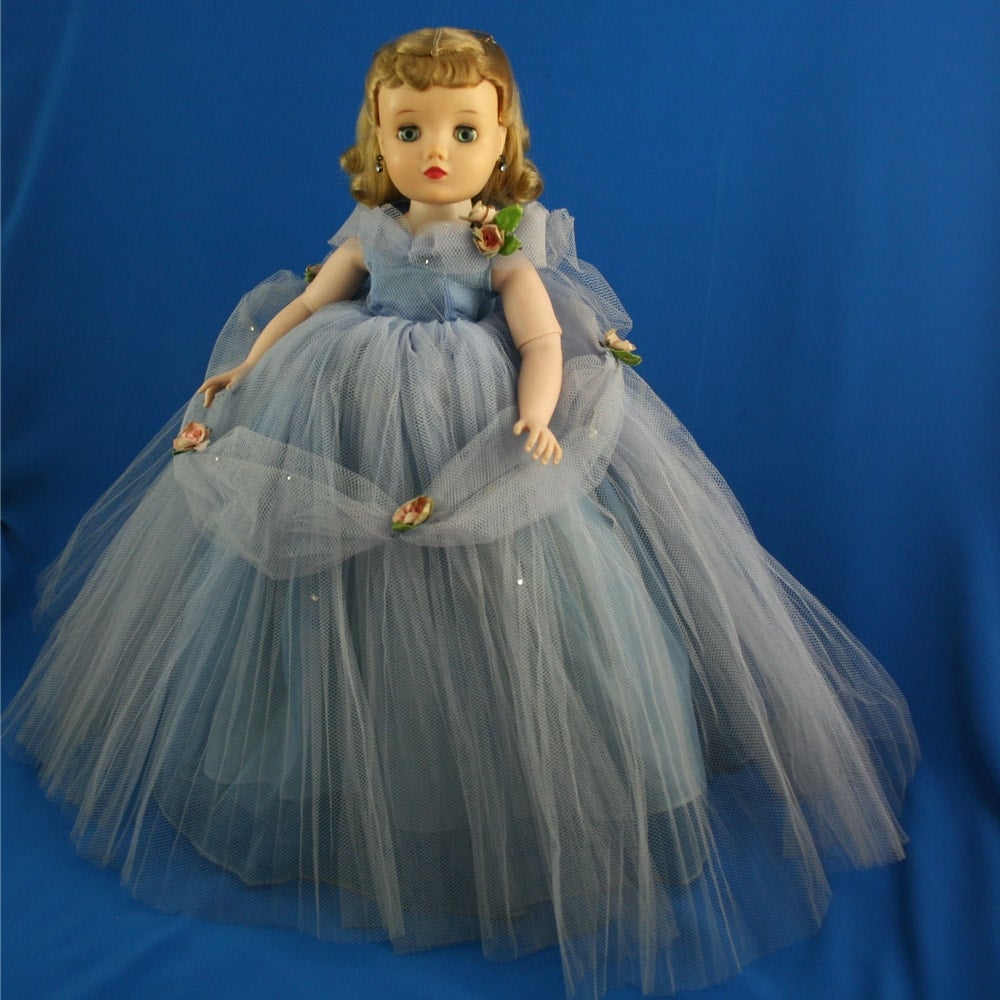 Madame Alexander Elise FAO Schwarz Exclusive doll Cornflower Blue Ballgown