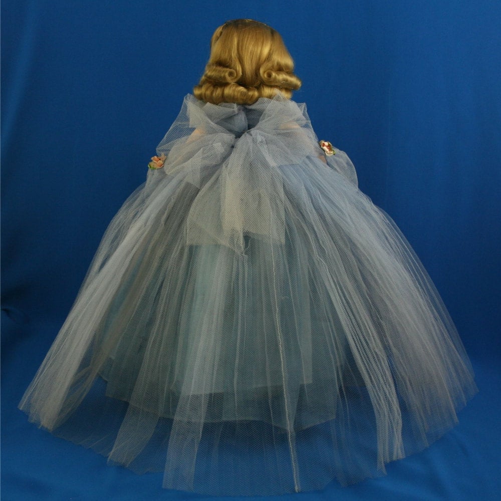 Madame Alexander Elise FAO Schwarz Exclusive doll Cornflower Blue Ballgown