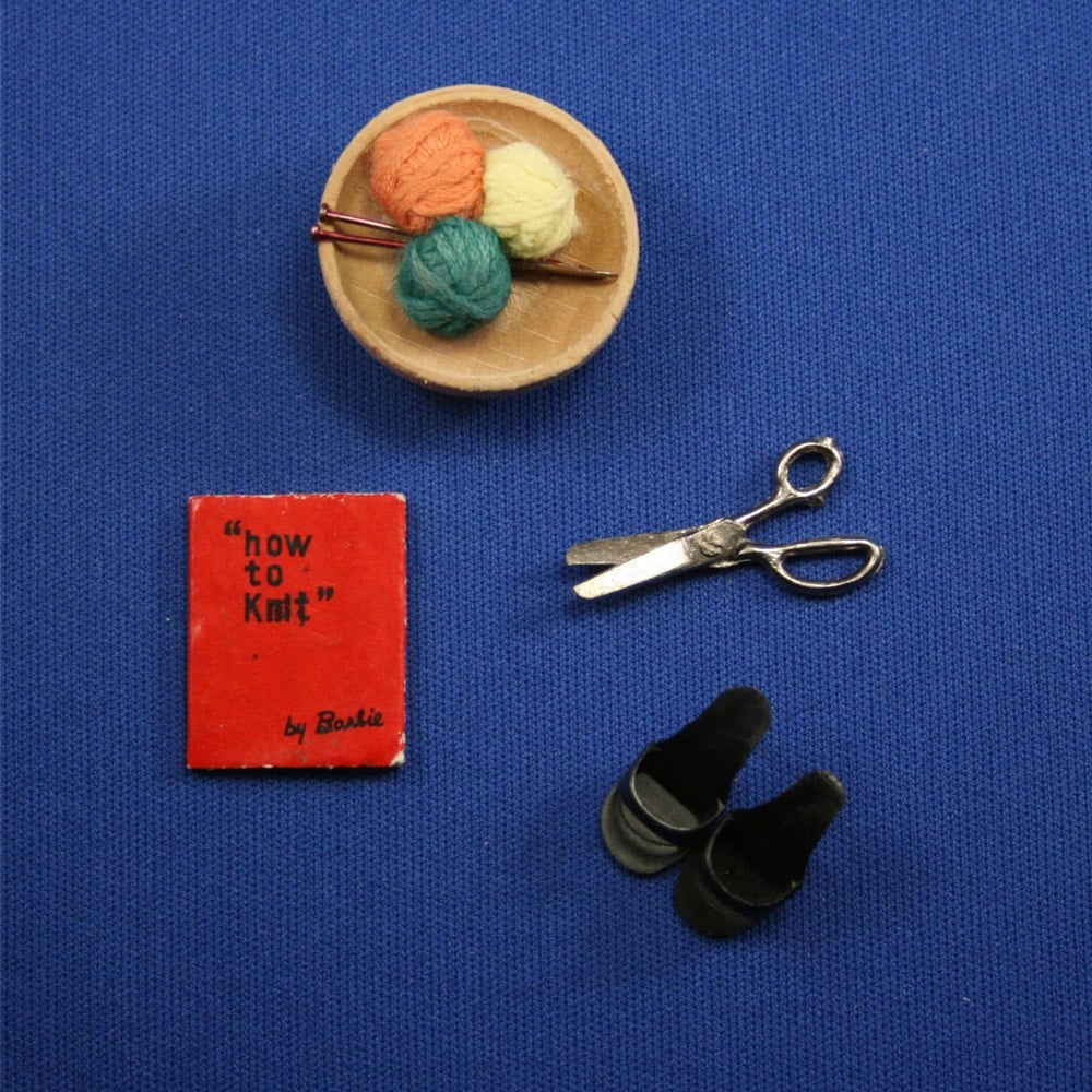 Mattel Barbie #976 Sweater Girl Complete Set