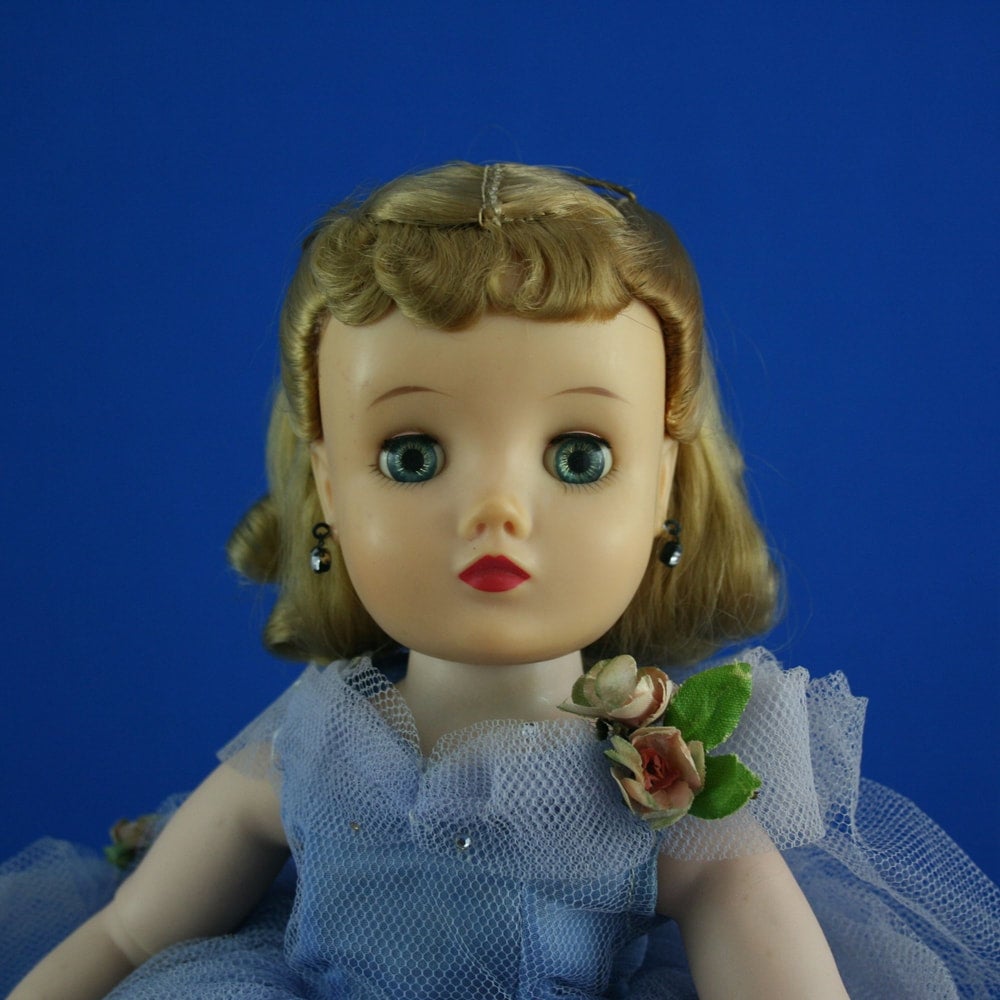 Madame Alexander Elise FAO Schwarz Exclusive doll Cornflower Blue Ballgown
