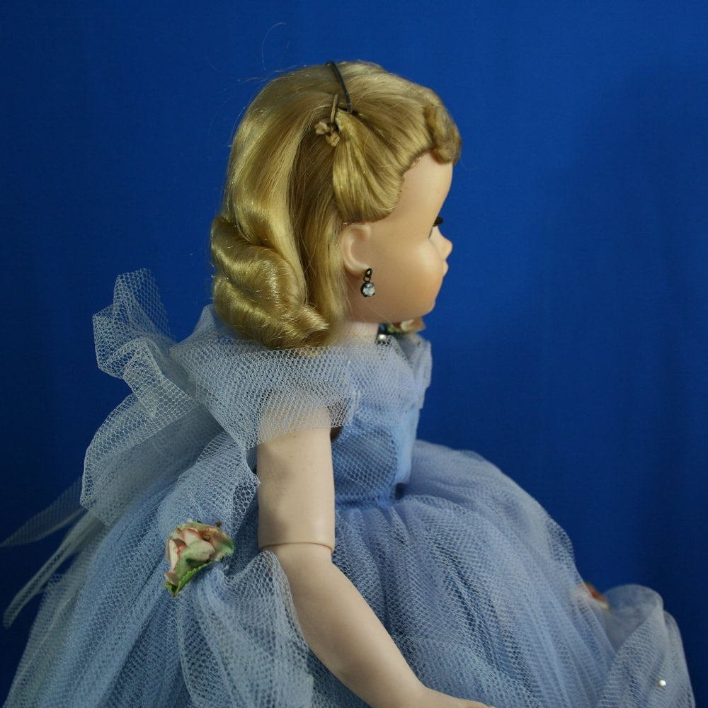 Madame Alexander Elise FAO Schwarz Exclusive doll Cornflower Blue Ballgown
