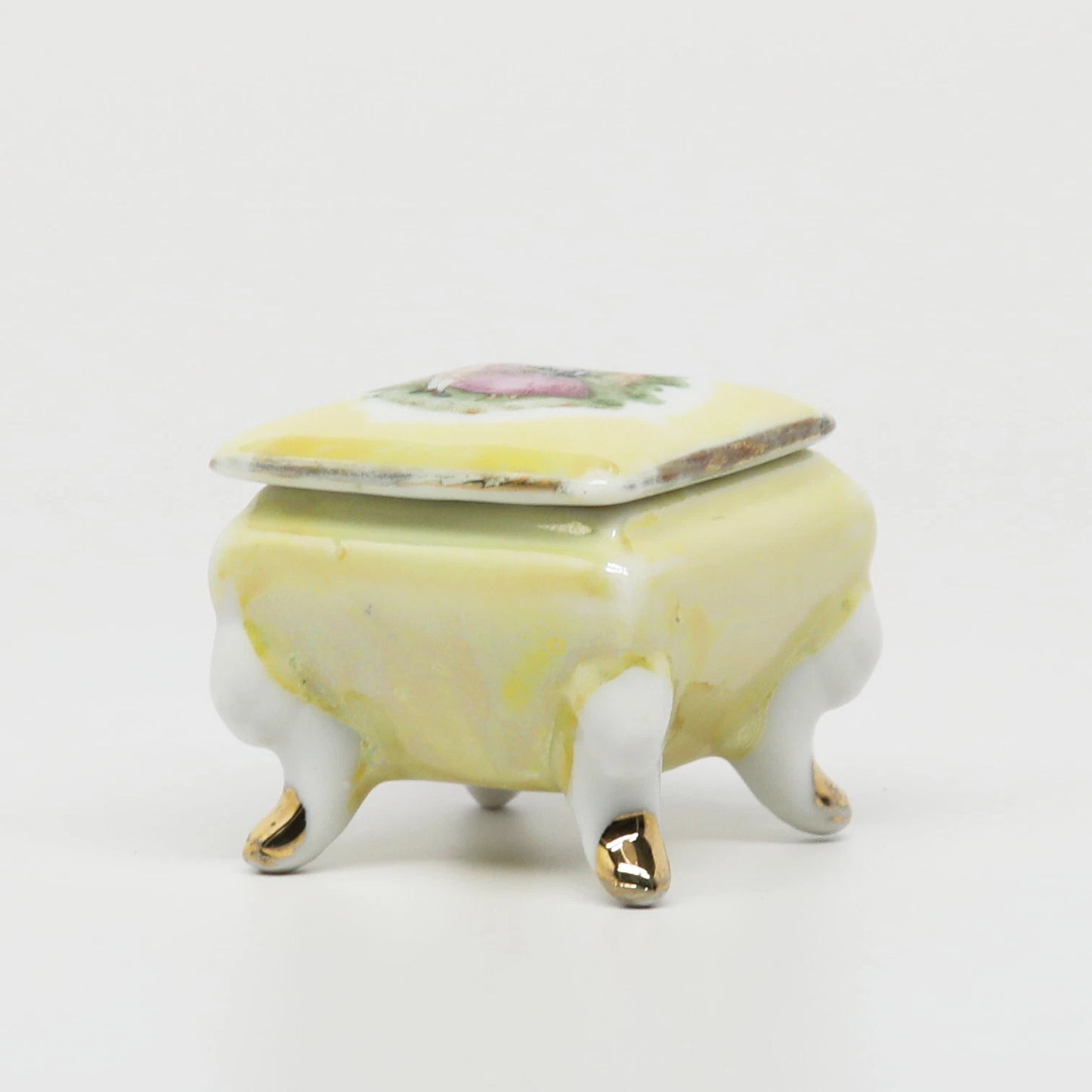 Vintage Ceramic Pillbox Japan 1.5" x 1.5"