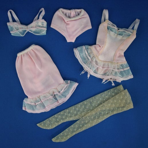Mattel Barbie 1966 #1655 Under Fashions Complete Set