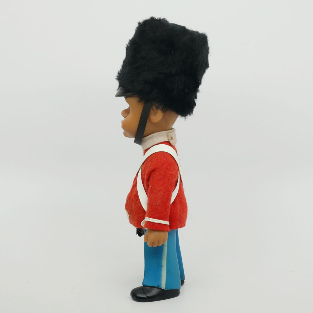 Reisler 1970 Palace Guard 9" doll