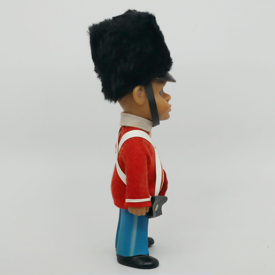 Reisler 1970 Palace Guard 9" doll