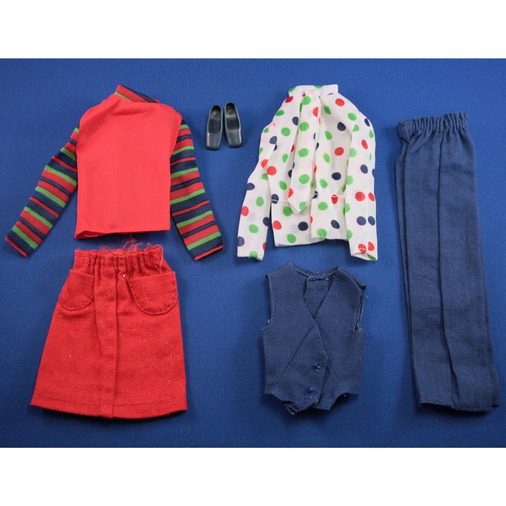 Mattel Barbie MOD Era Get-Ups 'N Go United Airlines Stewardess Almost Complete Set