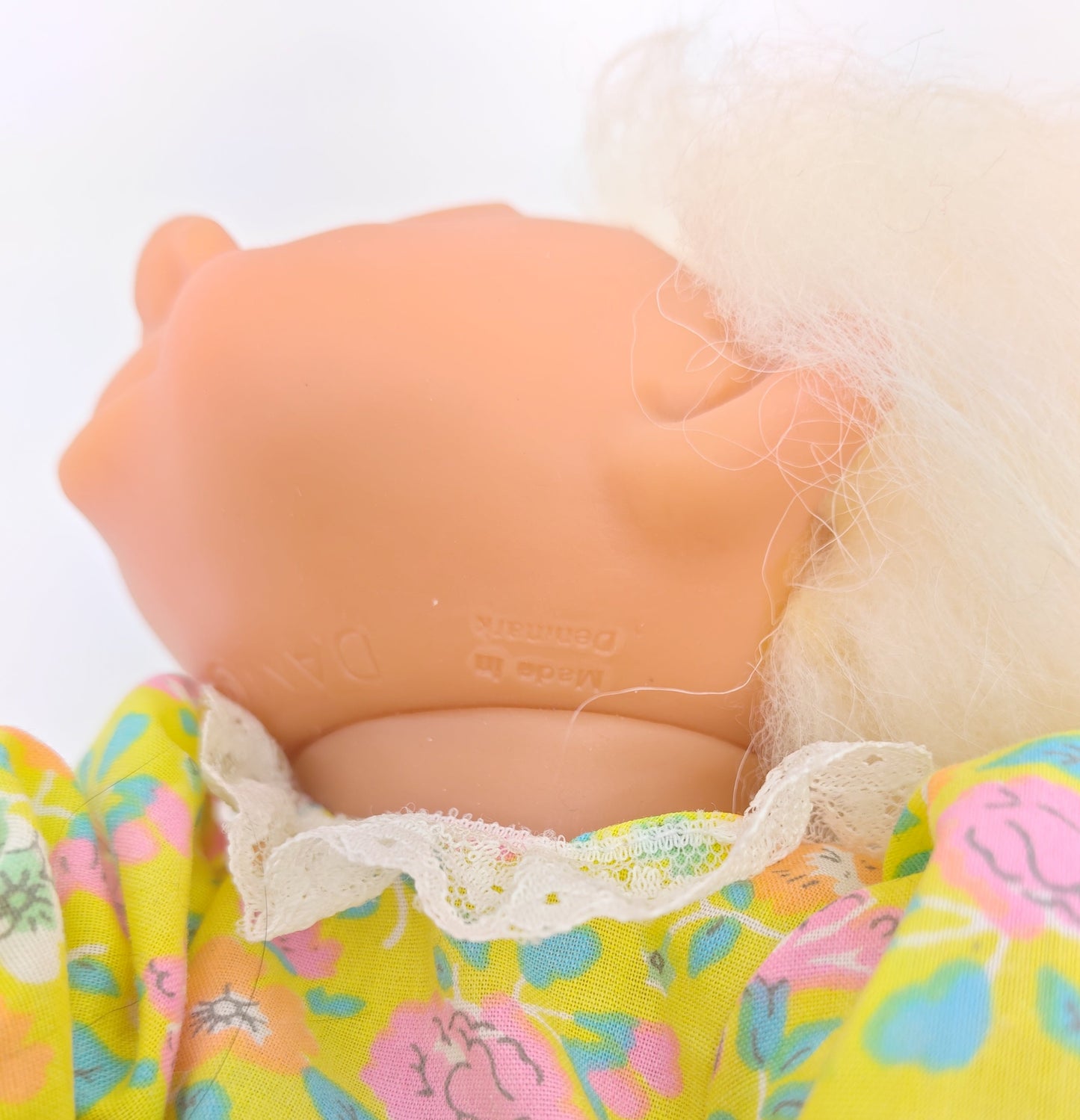 Thomas DAM Norfin Troldepige NR. 6041 1985 9" Girl Troll Doll White Hair in Floral Dress